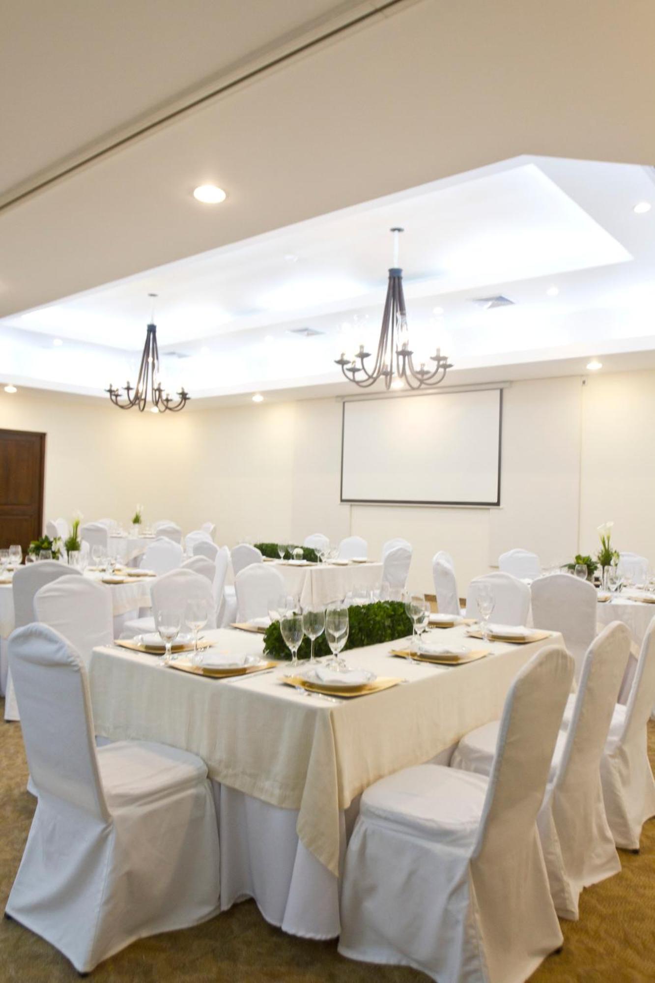 Hotel Los Portales Chinandega Exterior photo