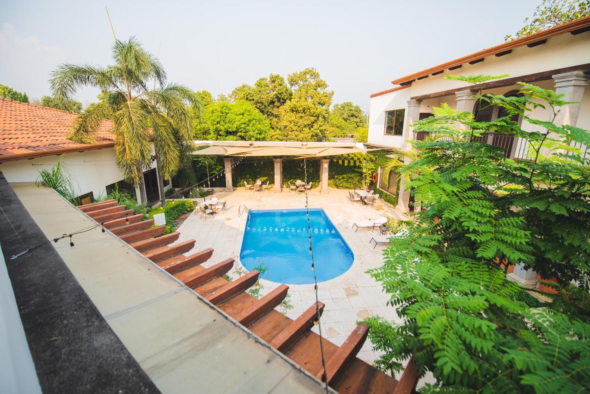 Hotel Los Portales Chinandega Exterior photo
