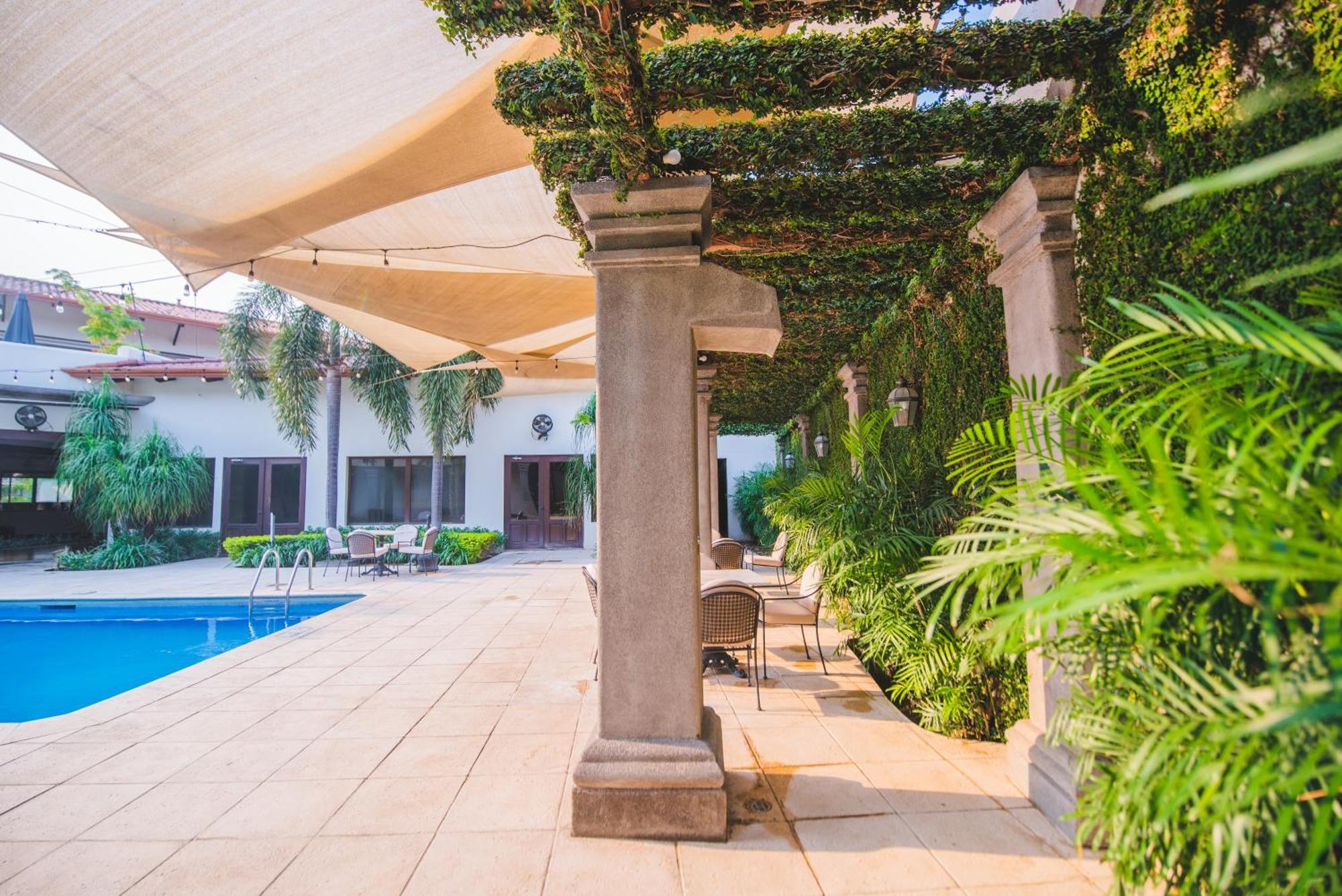 Hotel Los Portales Chinandega Exterior photo