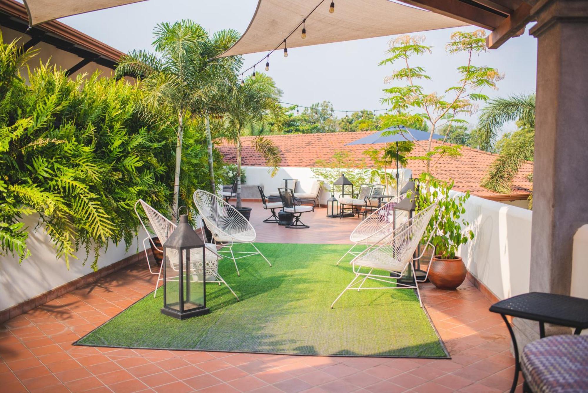 Hotel Los Portales Chinandega Exterior photo