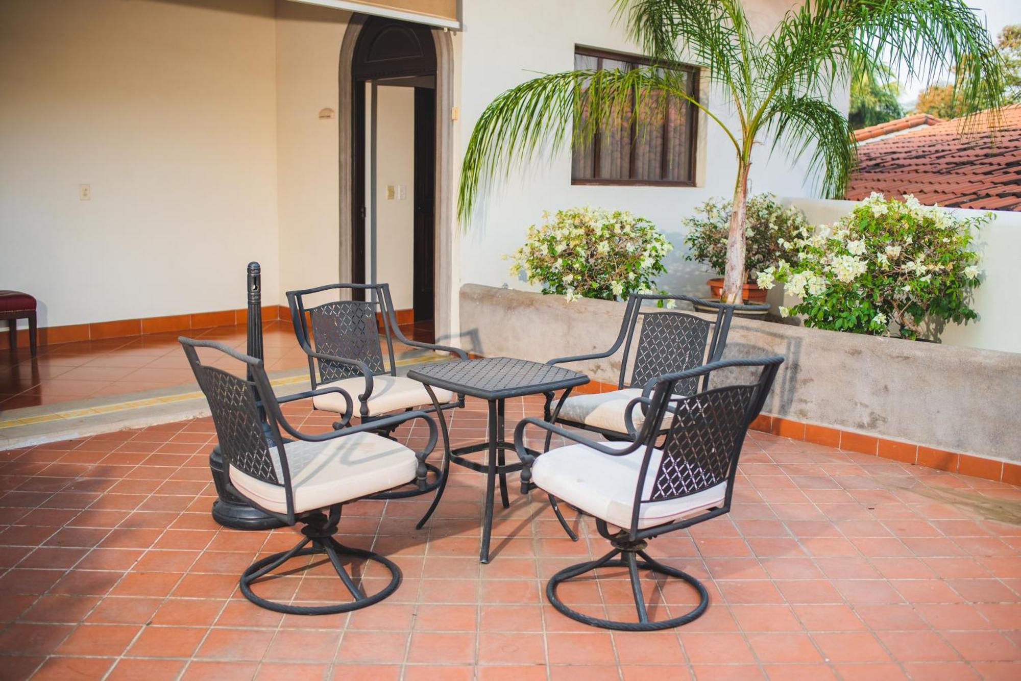 Hotel Los Portales Chinandega Exterior photo
