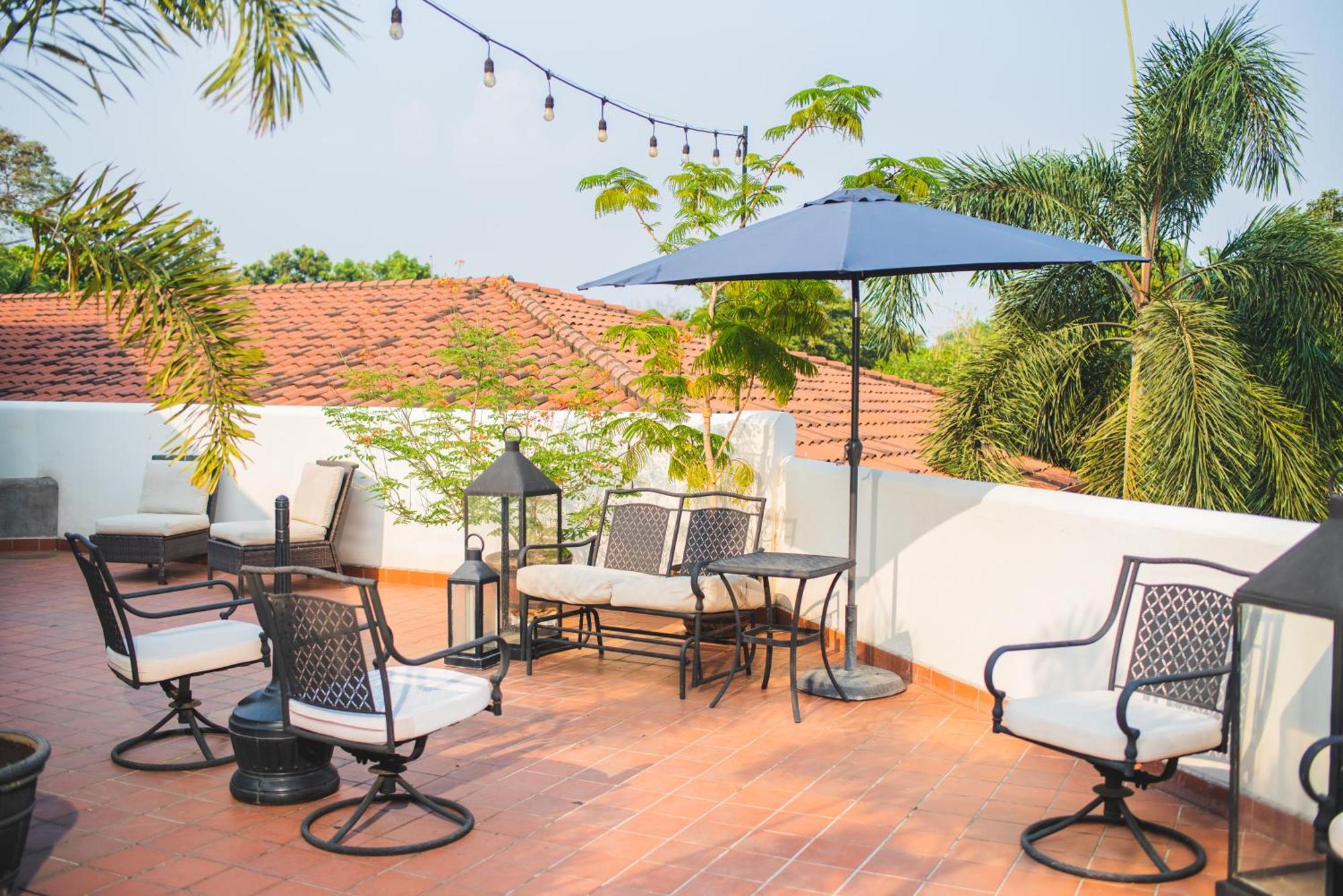 Hotel Los Portales Chinandega Exterior photo