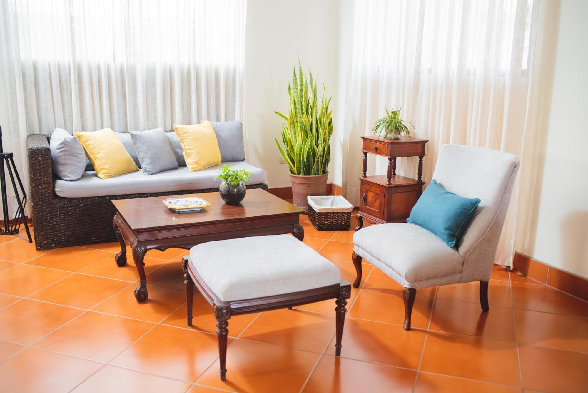 Hotel Los Portales Chinandega Exterior photo