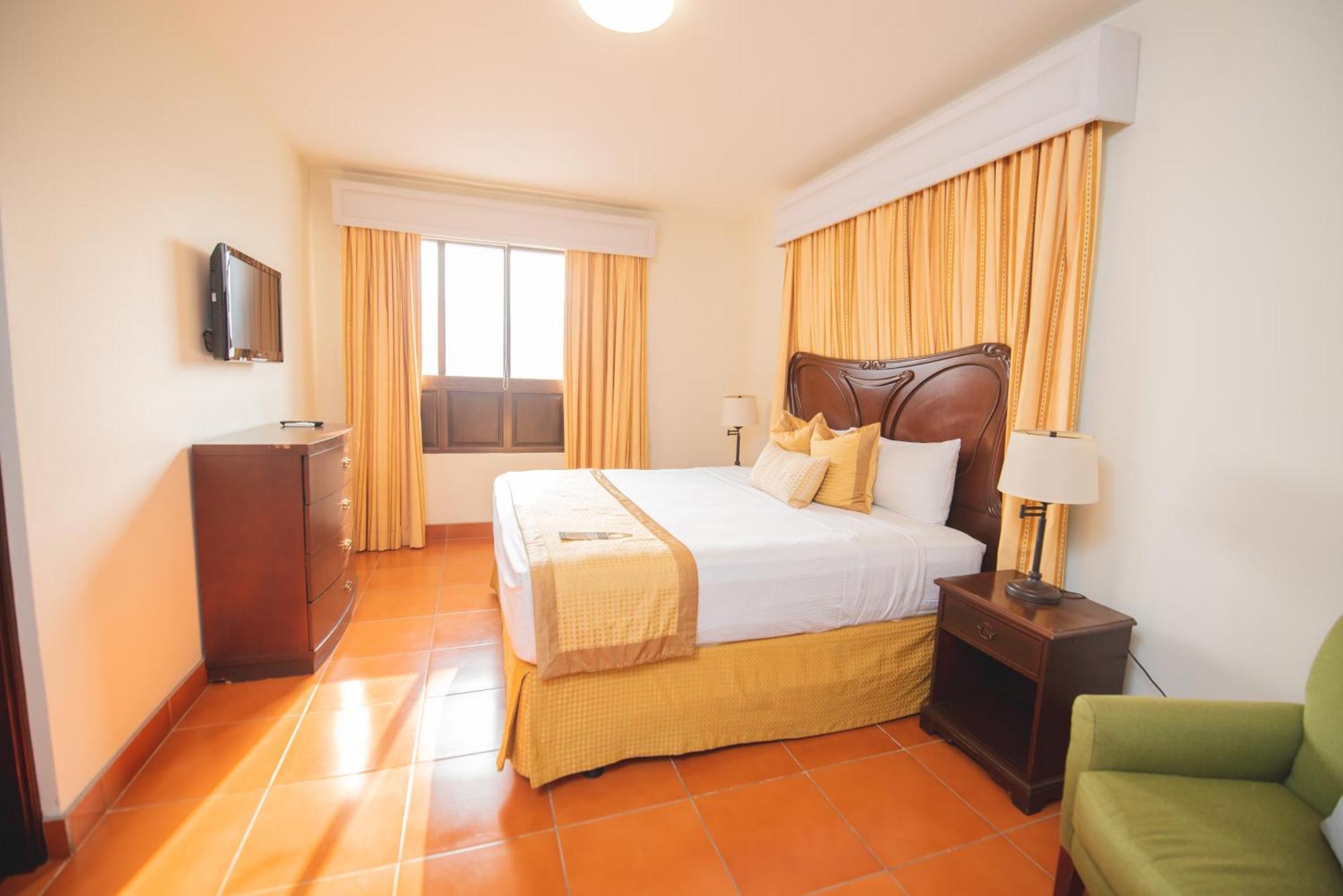 Hotel Los Portales Chinandega Exterior photo