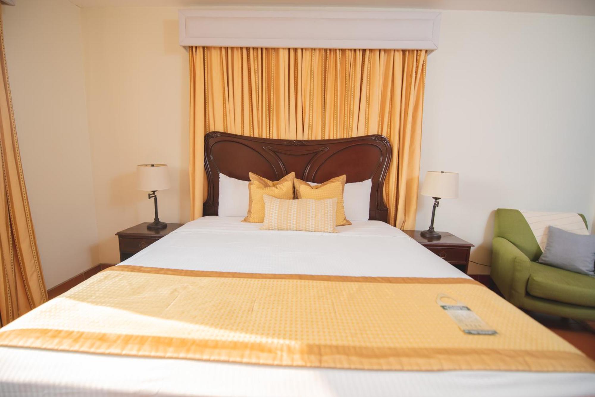 Hotel Los Portales Chinandega Exterior photo