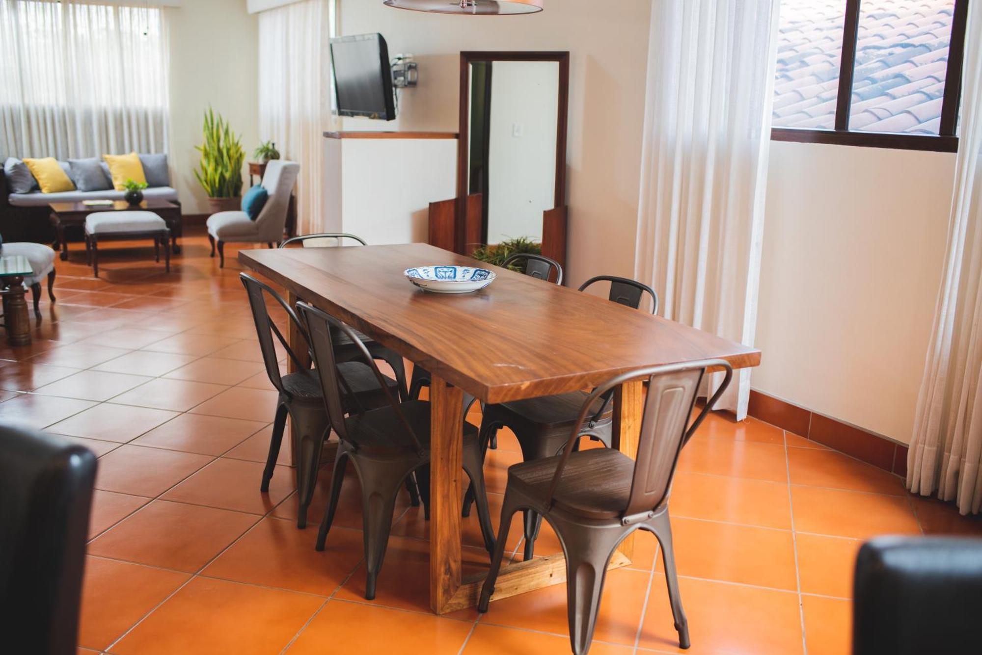 Hotel Los Portales Chinandega Exterior photo