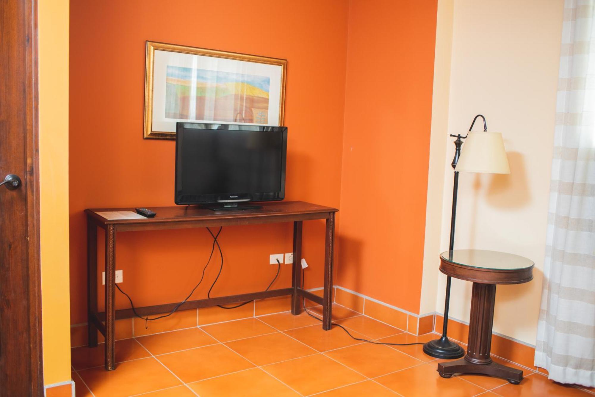 Hotel Los Portales Chinandega Exterior photo